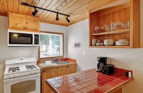 Cobb Cabin | NEW! Rouge Cobb Mountain Hotel - Cabin 5