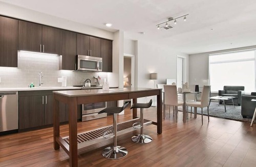 Shoreline West Apartment | New & Spacious 2BR | Free WiFi + Desk | Mountain View