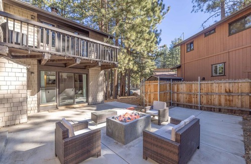 Summit Estates Apartment | New Summit Nest A | Steps to Slopes, Dogs Ok, Cozy