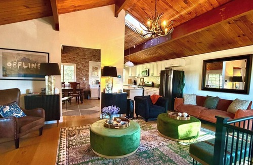 Cedarpines Park House | NEW to VRBO. 3Bed 2 En-suites Views + Wood burner, Deck, Garden & DISCO LOO
