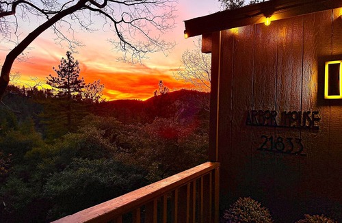 Cedarpines Park House | NEW to VRBO. 3Bed 2 En-suites Views + Wood burner, Deck, Garden & DISCO LOO
