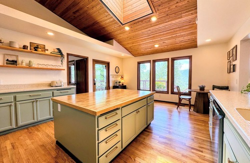 Oakhurst House | New! Woodside House @ Yosemite w/pool/spa/firepits/amazing views/privacy!