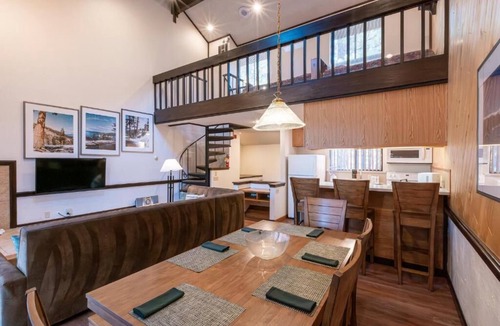 Incline Village Resort | New Year’s Eve 2026! 2BR+Loft at Club Tahoe – Sleeps 6, Fireplace & Hot Tub