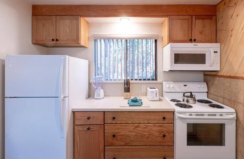 Incline Village Resort | New Year’s Eve 2026! 2BR+Loft at Club Tahoe – Sleeps 6, Fireplace & Hot Tub