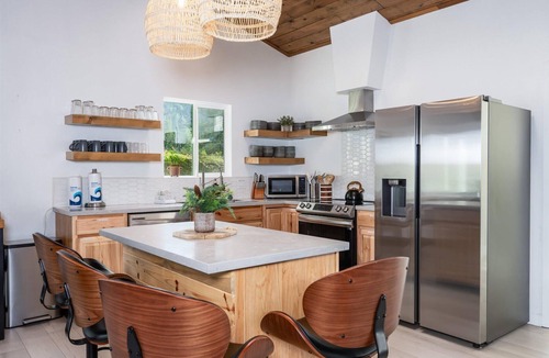 Oakhurst House | New! Yosemite Dream Nest with HUGE views/spa/firepit/pet friendly!