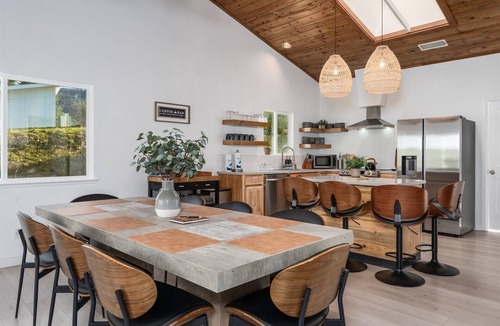 Oakhurst House | New! Yosemite Dream Nest with HUGE views/spa/firepit/pet friendly!