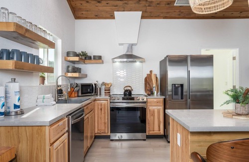 Oakhurst House | New! Yosemite Dream Nest with HUGE views/spa/firepit/pet friendly!