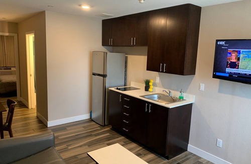 Mission Hills Apartment | Newer private 1-bedroom apartment in Old Town