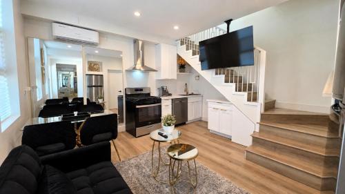 Pico - Robertson Apartment | Newly Built & Bright 2BR Home Near Beverly Hills - Great neighborhood