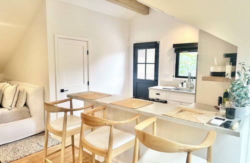 Cielito Apartment | Newly built designer guesthouse nestled in Santa Barbara’s Sycamore Canyon.