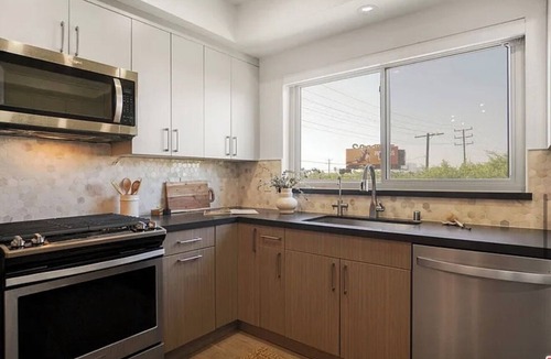 La Brea Apartment | Newly Furnished 2BR - Walk to the Grove!
