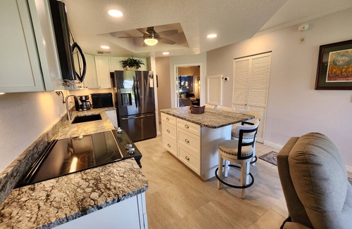 Lake Havasu City Condo | Newly REMODELED 1st floor condo, huge patio, perfect location