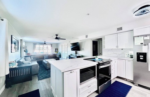 Lake Havasu City Condo | NEWLY REMODELED! 2bd, 2bath @Kingsview w.Beachfront View of the Channel