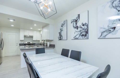 East Pasadena House | Newly Remodeled Retreat | 2 Suites + Workspace