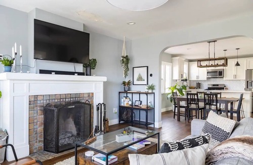 Oakland House | NEWLY Renovated 2 BR | 1 BA Havenscourt Home