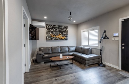 Los Angeles House | NEWLY Renovated 2bed/1bath home!
