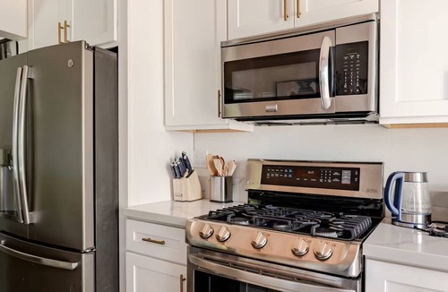 Westmont House | Newly Renovated 3br. Modern Spanish Casita