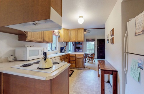 Groveland Condo | Newly renovated condo with pool - near beach, dogs welcome