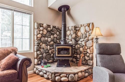 Murphys Villa | Newly Renovated Retreat on 6 Acres, Discover Murphys Lodge with Scenic Views!