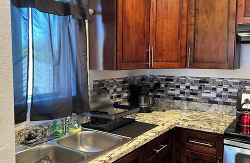 East Palo Alto Apartment | Nice one bedroom apartment for short getaways or temporary housing w/fast WiFi