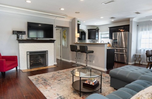 NoHo Arts District House | NOHO SERENITY: MODERN 3BR *HOUSE* w/PARKING, YARD & OUTDOOR SEATING p15
