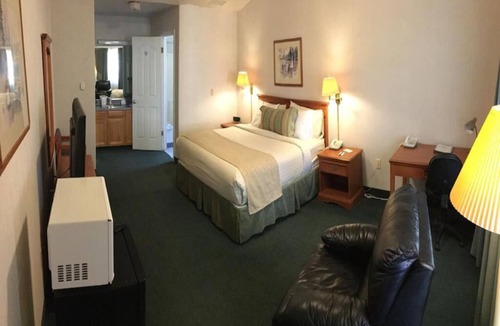 Fresno Hotel | Non-Smoking 1 King Bed Room