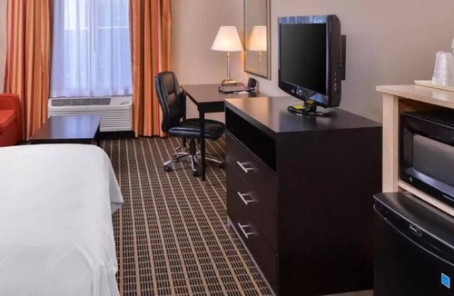 South San Francisco Hotel | Non-Smoking Queen Room at Hotel Nova SFO By FairBridge