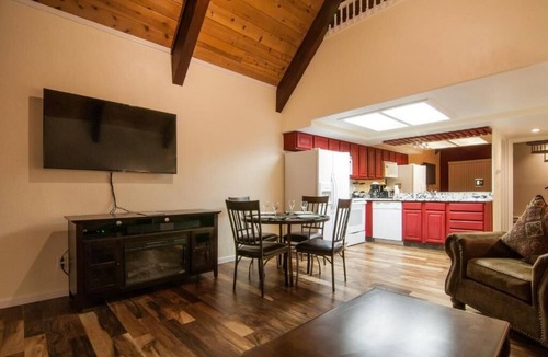 Incline Village Resort | North Lake Villa's Sleep 8 Private Jacuzzi In Loft