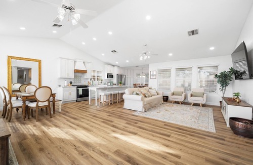 Greenacres House | NW Gem! Modern 4BR Home:Cozy Elegance, Near Parks, Dining & Easy Freeway Access