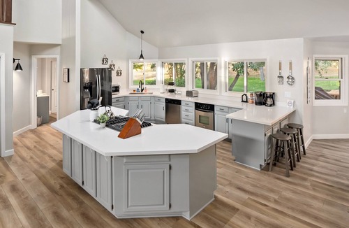 Paso Robles House | Oaks and Roses Ranch - Pool/Spa! Bocce, Volleyball and Firepit!
