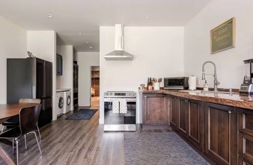 Hollister House | Oaks Loft and Gathering Barn