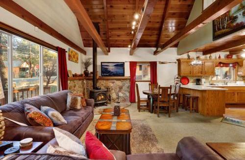 Sugarloaf House | Oakwood Cottage Big Bear - Cozy Sugarloaf Mountain Retreat - Minutes to Activities