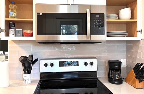 Ashland Apartment | Oasis Away from Home - Newly remodeled & 5 Min to Downtown