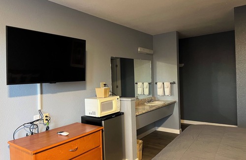 Fallon Hotel | Oasis Inn & Suites