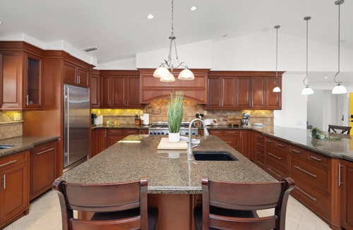 Fullerton House | OC Getaway 6 Miles to Disneyland 5 Bedroom 3 bath with a Pool