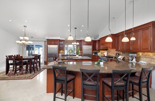 Fullerton House | OC Getaway 6 Miles to Disneyland 5 Bedroom 3 bath with a Pool