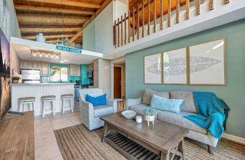 South Laguna Villa | OCEAN FRONT! Private stairs from home to BEACH! Unit A