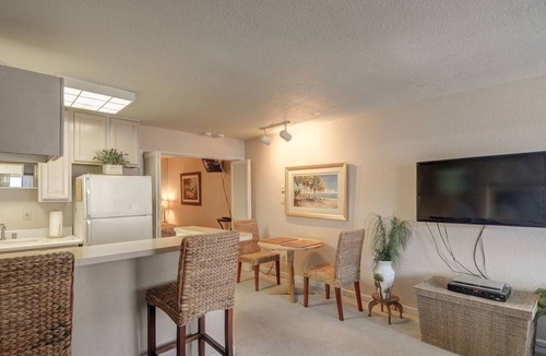 Monterey Condo | Ocean Harbor 110 - Monterey Condo - Oceanview, Surf Sounds
