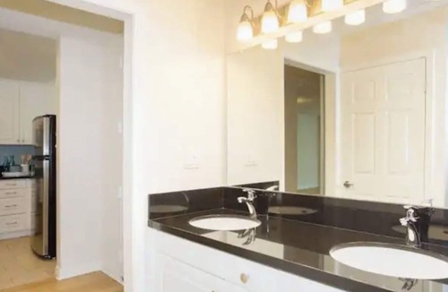 Marina del Rey Apartment | Ocean-View 2-Bedroom Apartment with WiFi and AC in Serene Marina del Rey