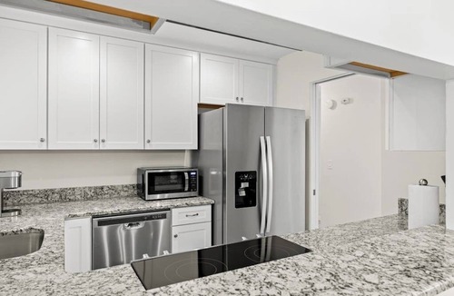 East Mesa Condo | Ocean-view condo in Santa Barbara steps to beach with pool & balcony