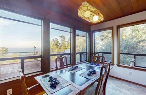 Mendocino House | Ocean view home with Fireplace Hot Tub Deck