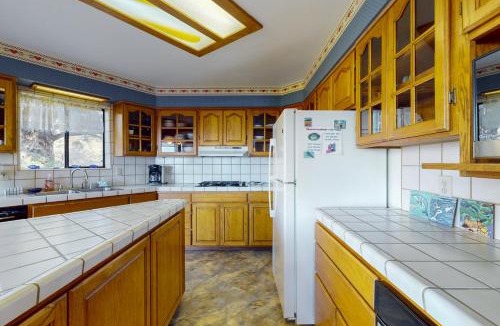 Mendocino House | Ocean view home with Fireplace Hot Tub Deck