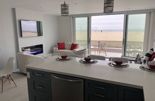 Hermosa Beach Condo | Ocean Views! Beachfront Deck on Hermosa Strand