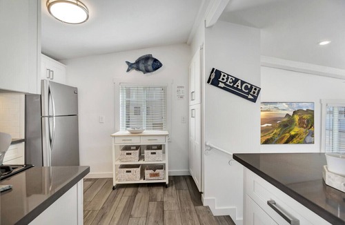 Laguna Beach House | Ocean Views! Detached Villa by Victoria Beach