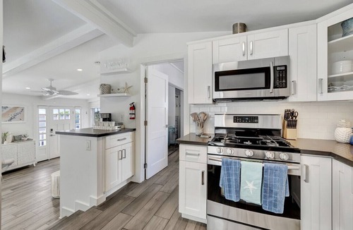 Laguna Beach House | Ocean Views! Detached Villa by Victoria Beach
