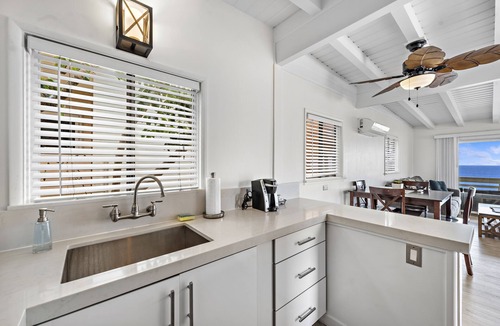 Laguna Beach Villa | Ocean views, listen to waves, stroll to main beach SH 2