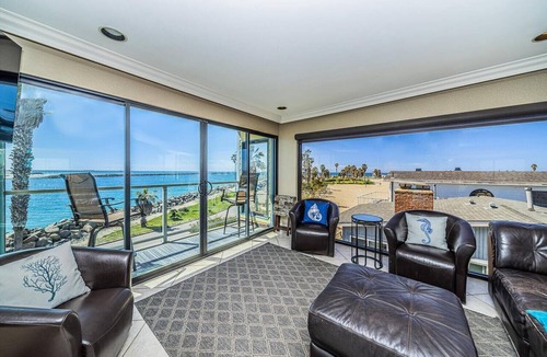 South Mission Beach Condo | Ocean Views * Penthouse * Dogs OK!