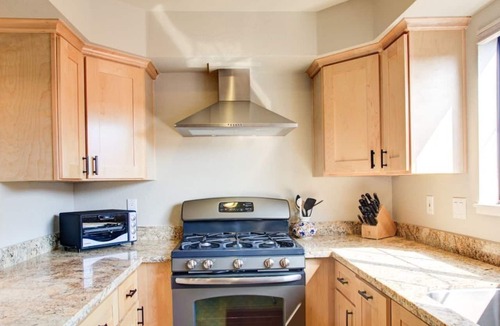 Lighthouse District Condo | Ocean Wave B - Monterey Condo - Oceanview Cannery Row
