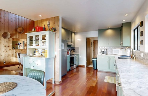Sea Ranch House | Oceanfront Sea Ranch home with hot tub & deck, dogs welcome