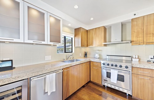 South Laguna House | Oceanfront townhome Victoria Beach Walk to the Montage